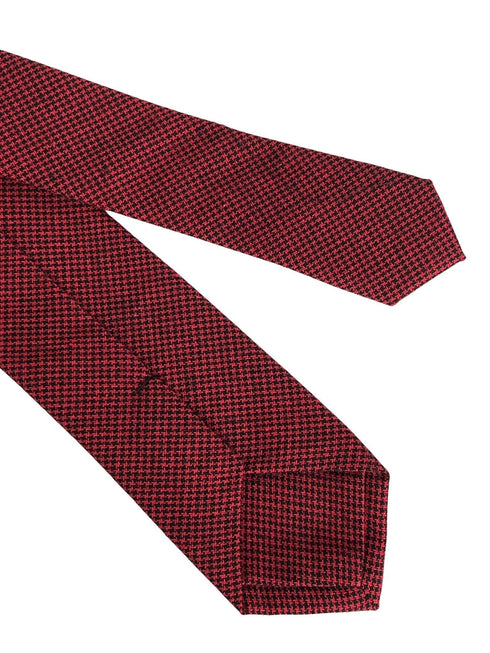 red and black dogtooth check