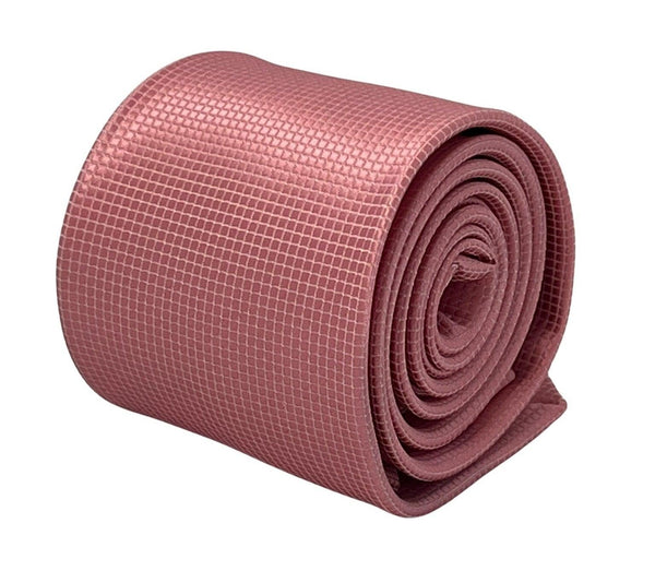 baby light pink tie with subtle squared pattern