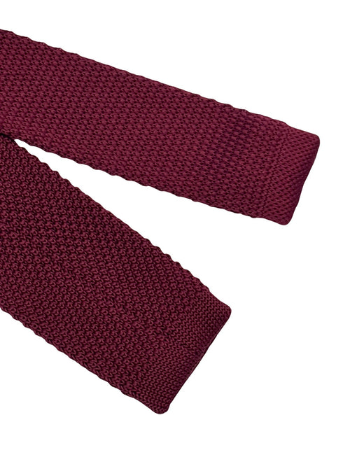 knitted tie in maroon burgundy with lilac polka spots