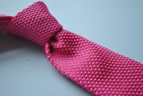 plain bright pink skinny knitted tie with pointed end