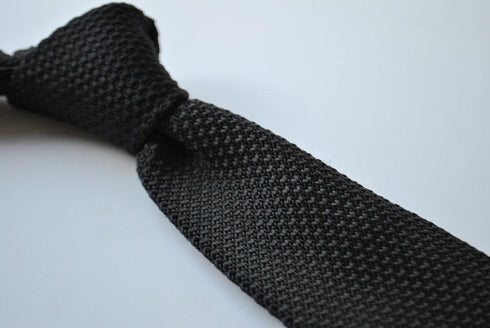 black tie skinny knitted tie with pointed end
