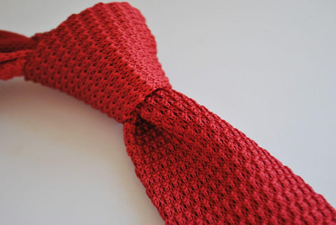 red skinny knitted tie with white tip