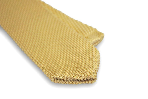 plain ivory knitted tie with pointed end in standard 8cm width