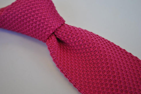 plain bright fuchsia pink skinny knitted tie